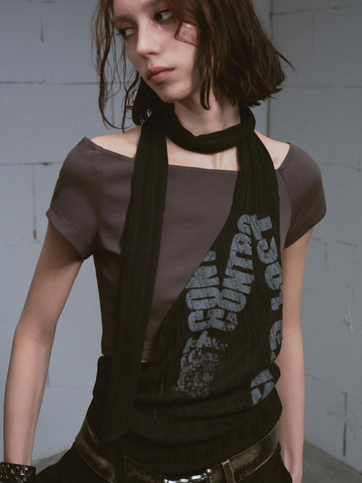 Cest Nous Flattering Cinch Waist Street Printed Halter Slim Black Grey Mididresses