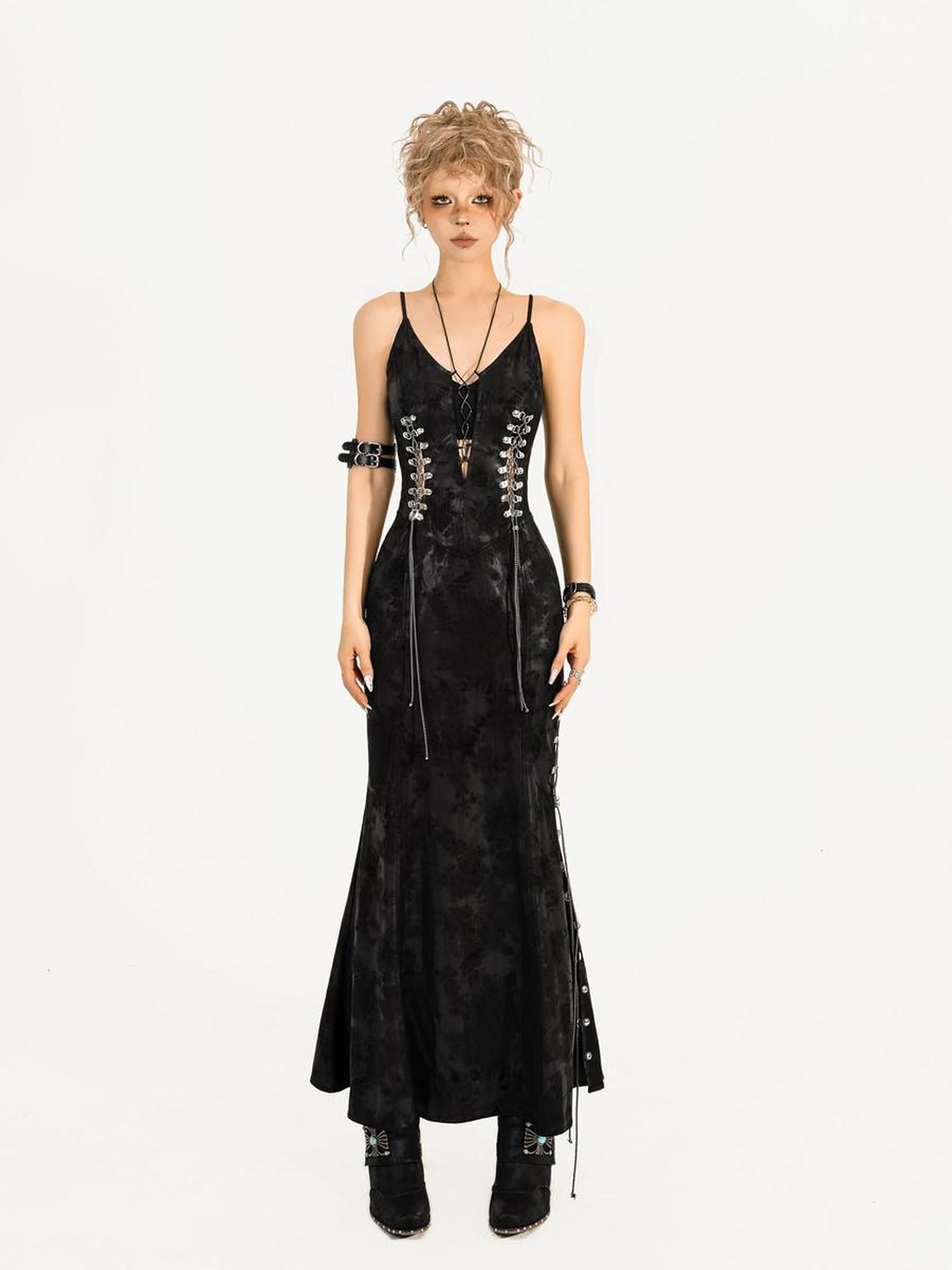 Nico Molly Tie Waist Gothic V-neck Spaghetti Strap Black Slim Maxi Dresses