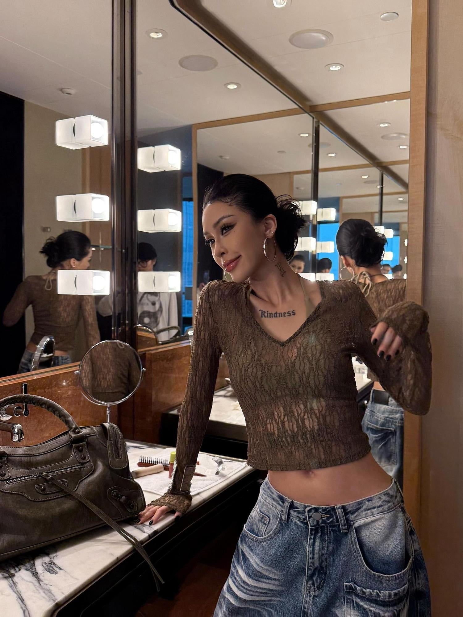 ZERO Pleated Lightweight Nylon Slim V-neck Casual Women Long Sleeve Crop Tops