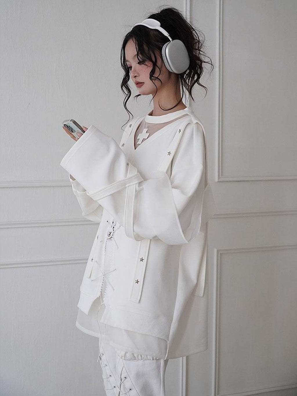 WSW Embroidered Cotton Blend Street Style Loose Fit Unisex White Crewneck Sweatshirts