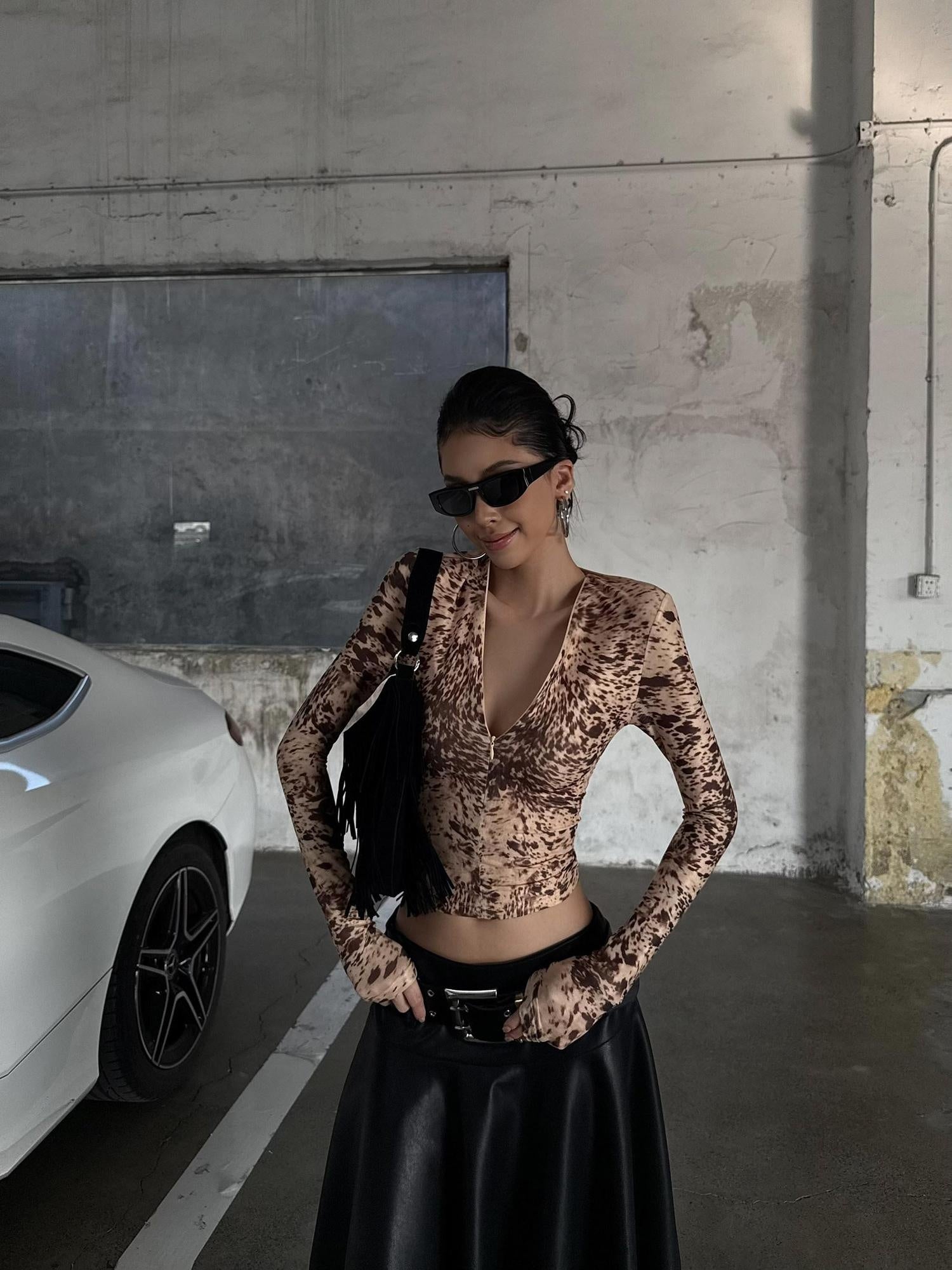 ZERO Leopard Print V-neck Slim Fit Casual Thin Polyester Women Long Sleeve Crop Tops
