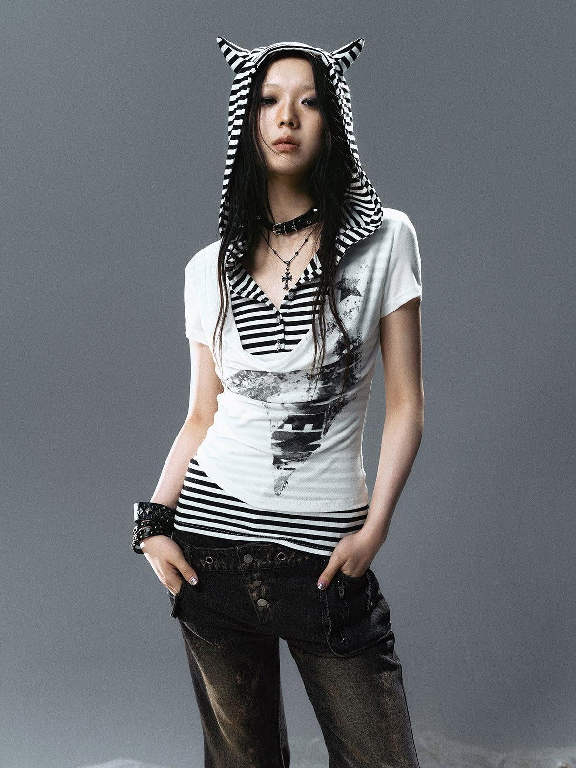 Cest Nous Lightweight Lyocell Slim Fit Short Sleeve Striped Letter Women White Hoodie