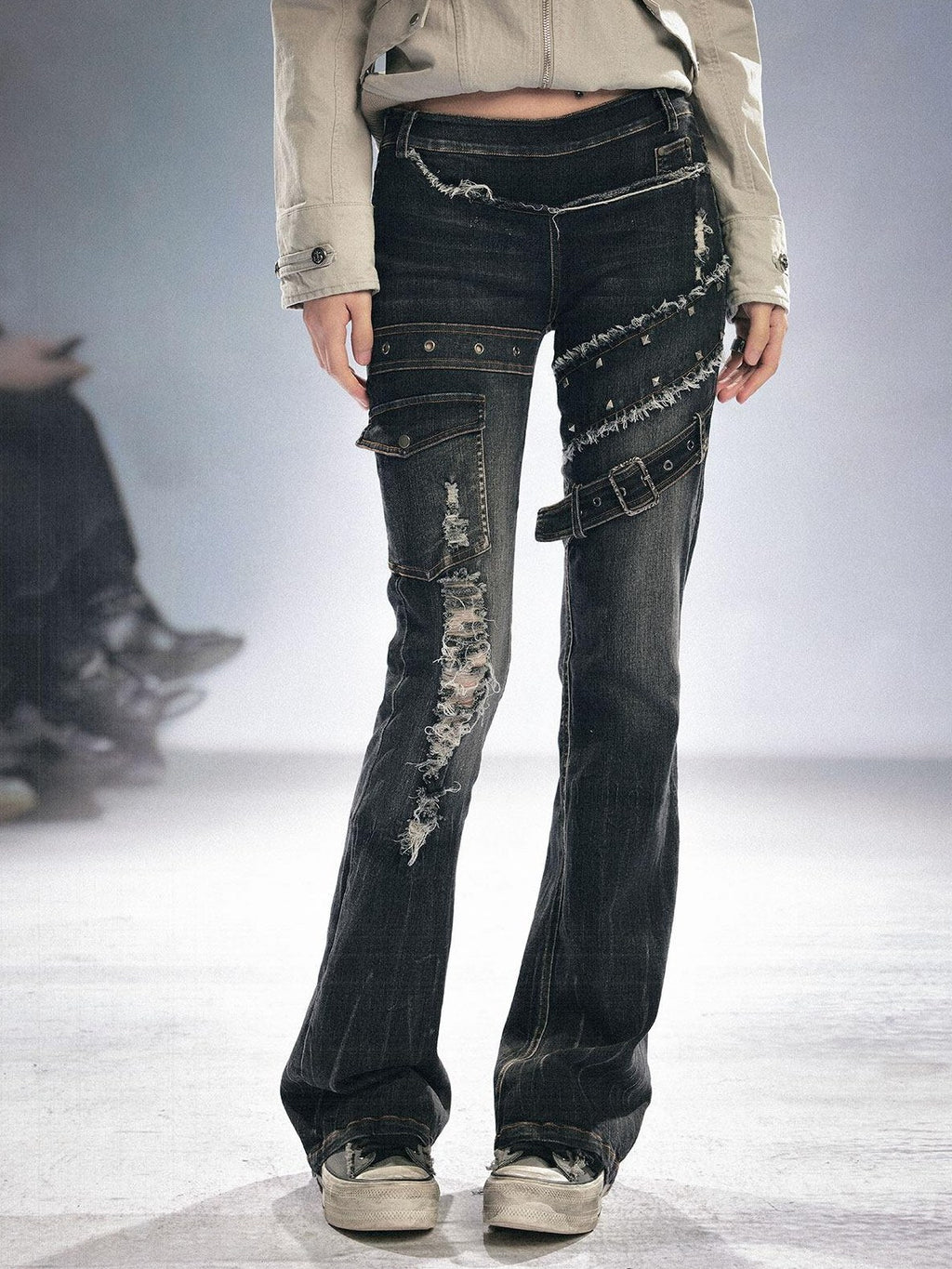 Cest Nous Studded Straight Leg Low Rise Slight Stretch Zip Fly Women Washed Black Jeans