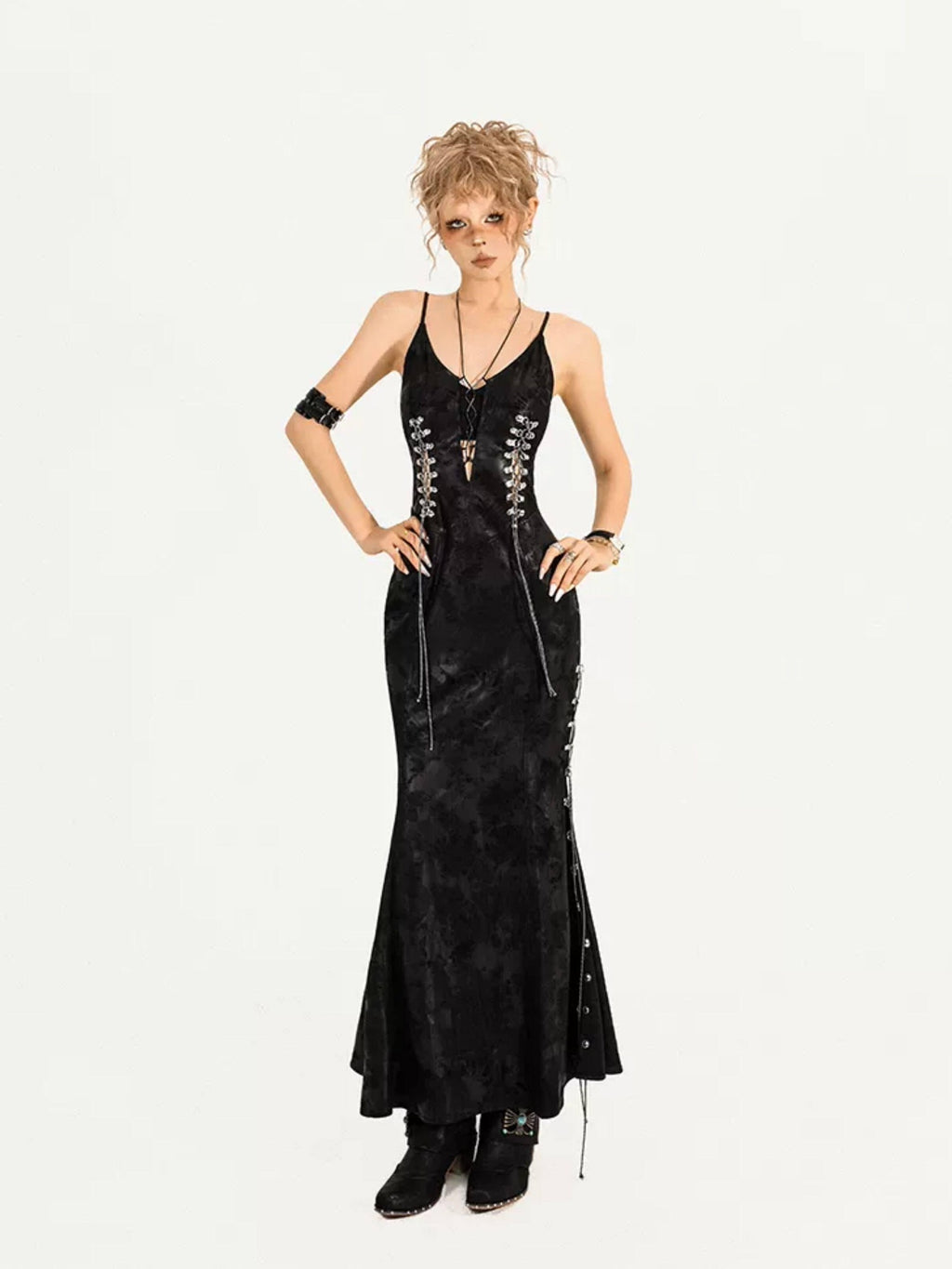 Nico Molly Tie Waist Gothic V-neck Spaghetti Strap Black Slim Maxi Dresses