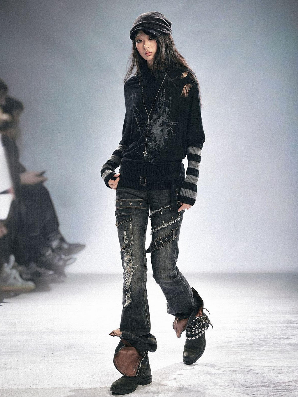 Cest Nous Studded Straight Leg Low Rise Slight Stretch Zip Fly Women Washed Black Jeans