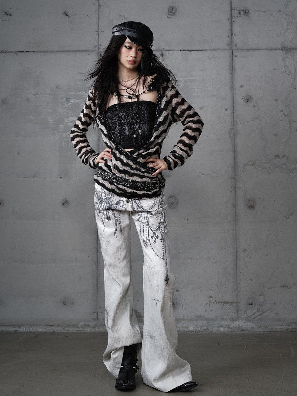 NO ROMANCE Distressed Street Punk Printed Women'S Cotton Wide-Leg Jeans