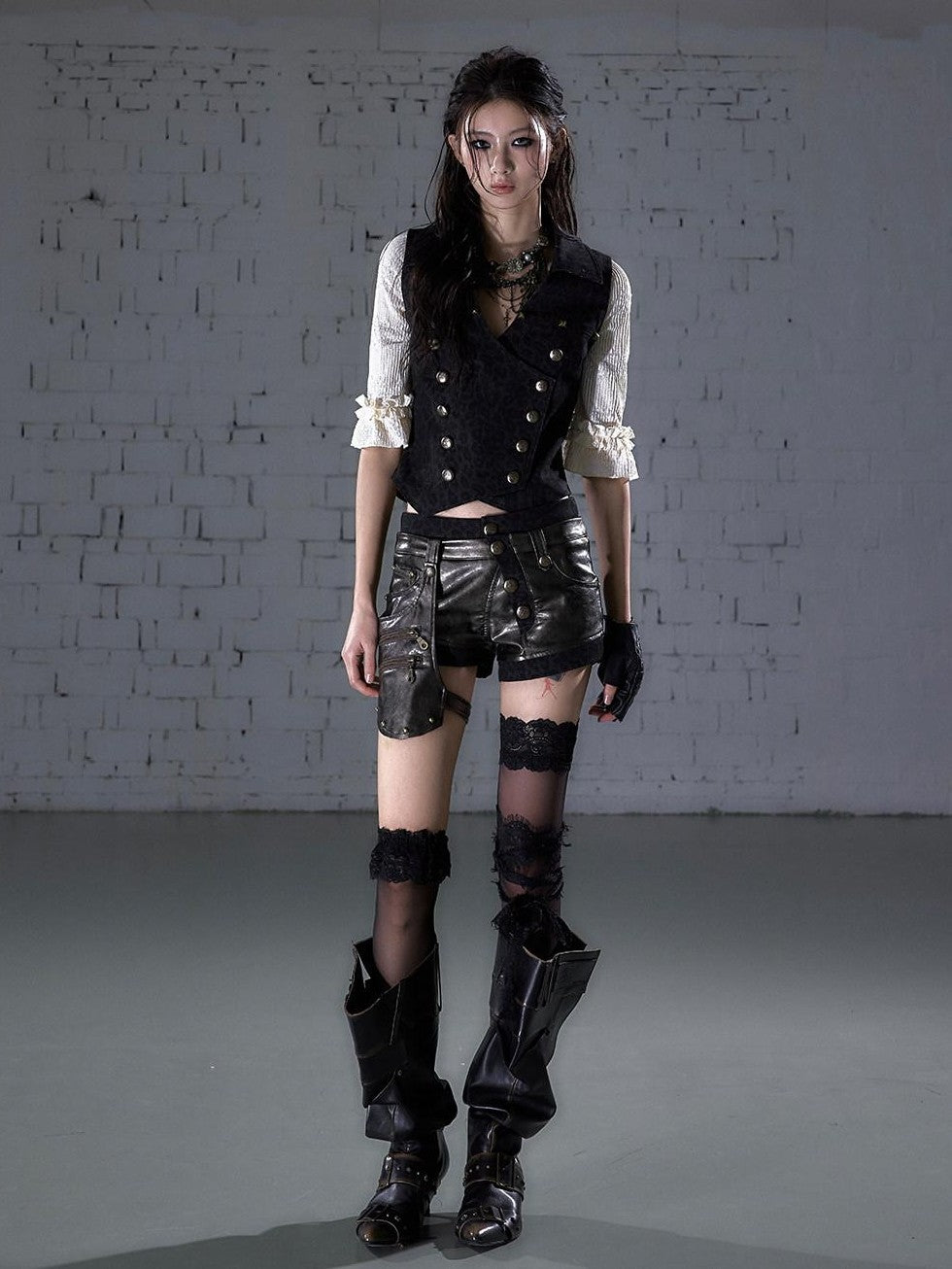 NO ROMANCE Punk Lace Detachable Asymmetric Low Waist Women'S Faux Leather Short Trousers