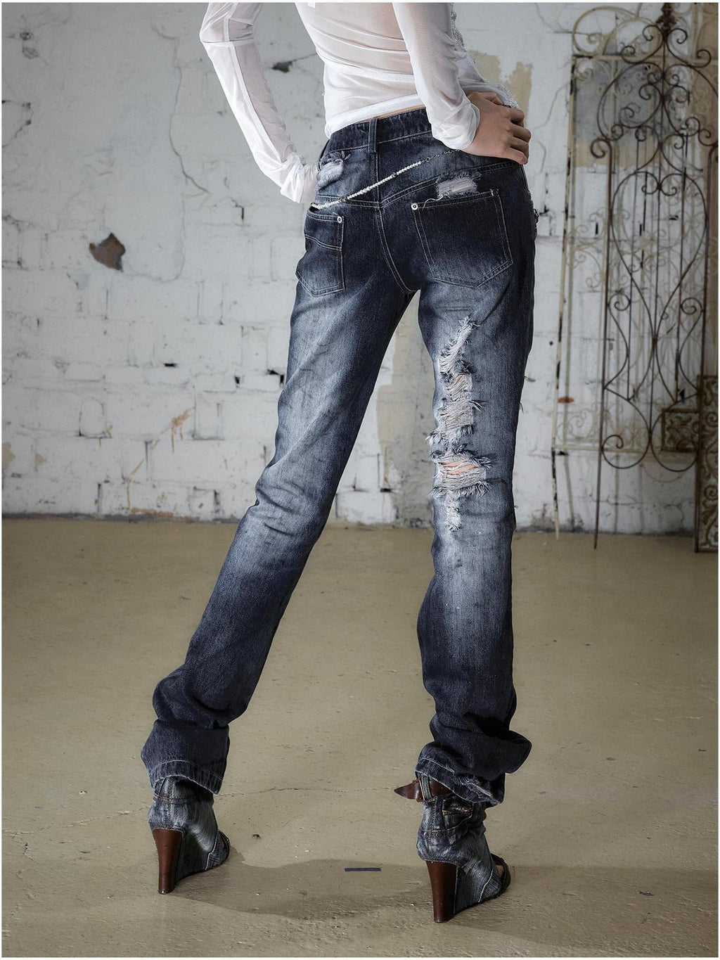 NO ROMANCE Rhinestone Washed Distressed High Waist Slim Women'S Cotton Blend Straight Jeans
