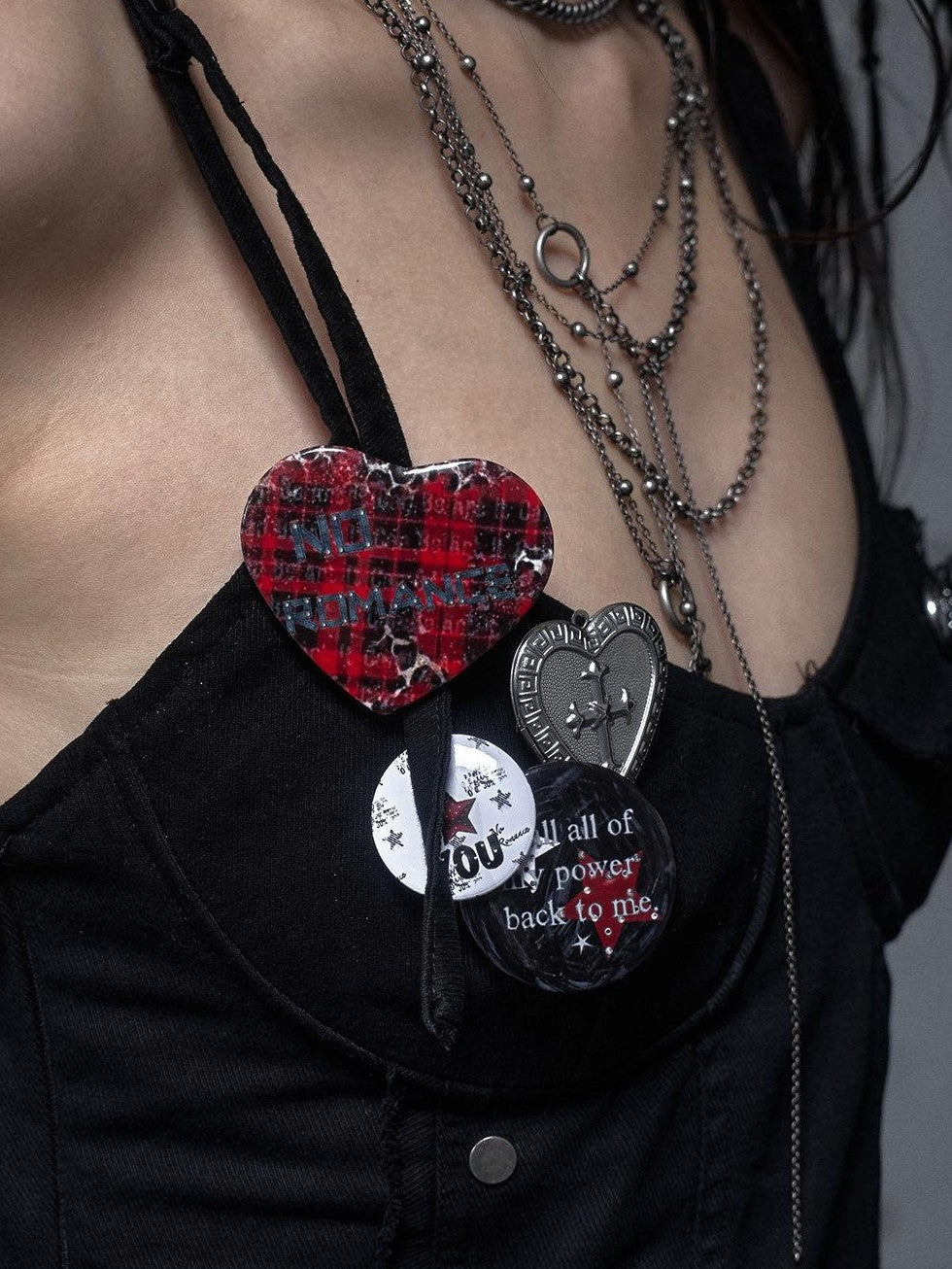 NO ROMANCE Unique Edgy Punk Rock Distressed Badge Women'S Metal Statement Brooches