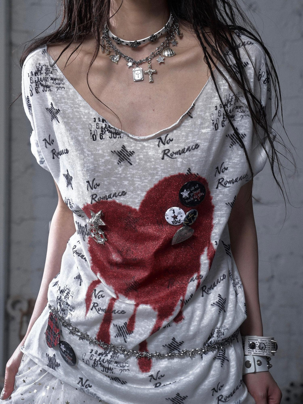 NO ROMANCE Unique Edgy Punk Rock Distressed Badge Women'S Metal Statement Brooches