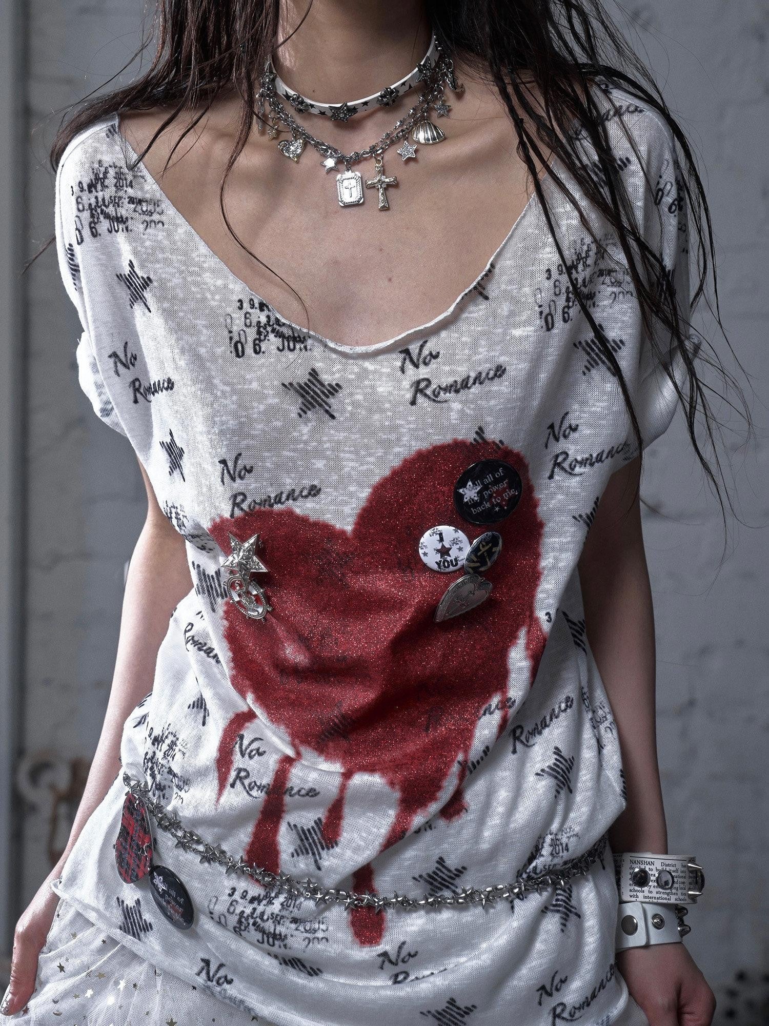 NO ROMANCE Unique Edgy Punk Rock Distressed Badge Women'S Metal Statement Brooches