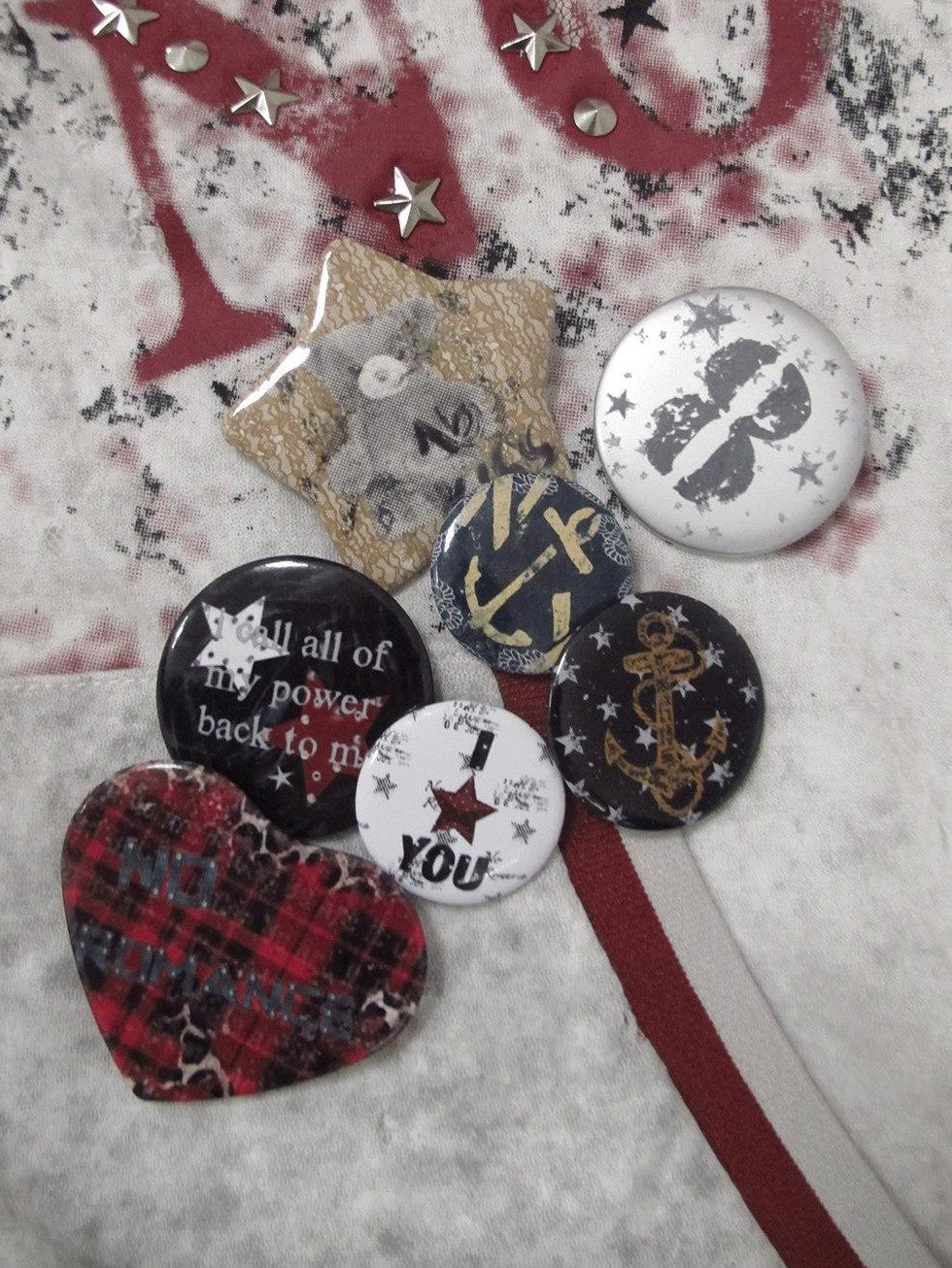 NO ROMANCE Unique Edgy Punk Rock Distressed Badge Women'S Metal Statement Brooches