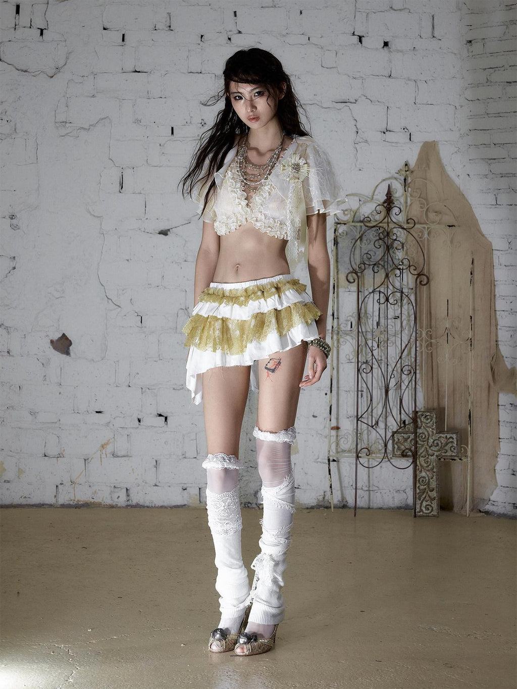 NO ROMANCE White Gold Asymmetric Tiered Ruffle Pleated Puff Women'S Lace Mini Skirts