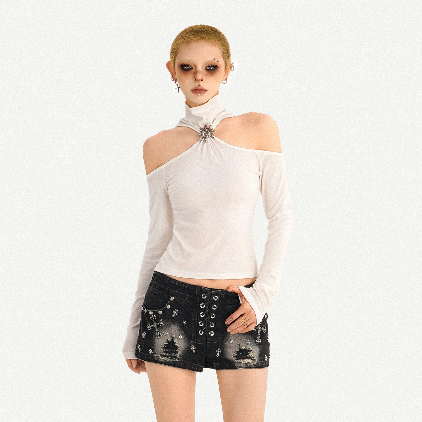 Nico_Molly_Cutout_Metal_High_Neck_Slim_Fit_Street_Style_Women_Cotton_Long_Sleeve_T-Shirts_MISSTT