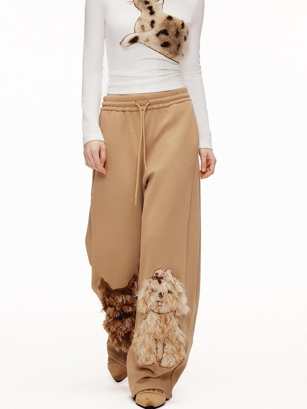 Outthe Blue High Waist Asymmetric Embroidered Applique Loose Straight Camel Sweatpants