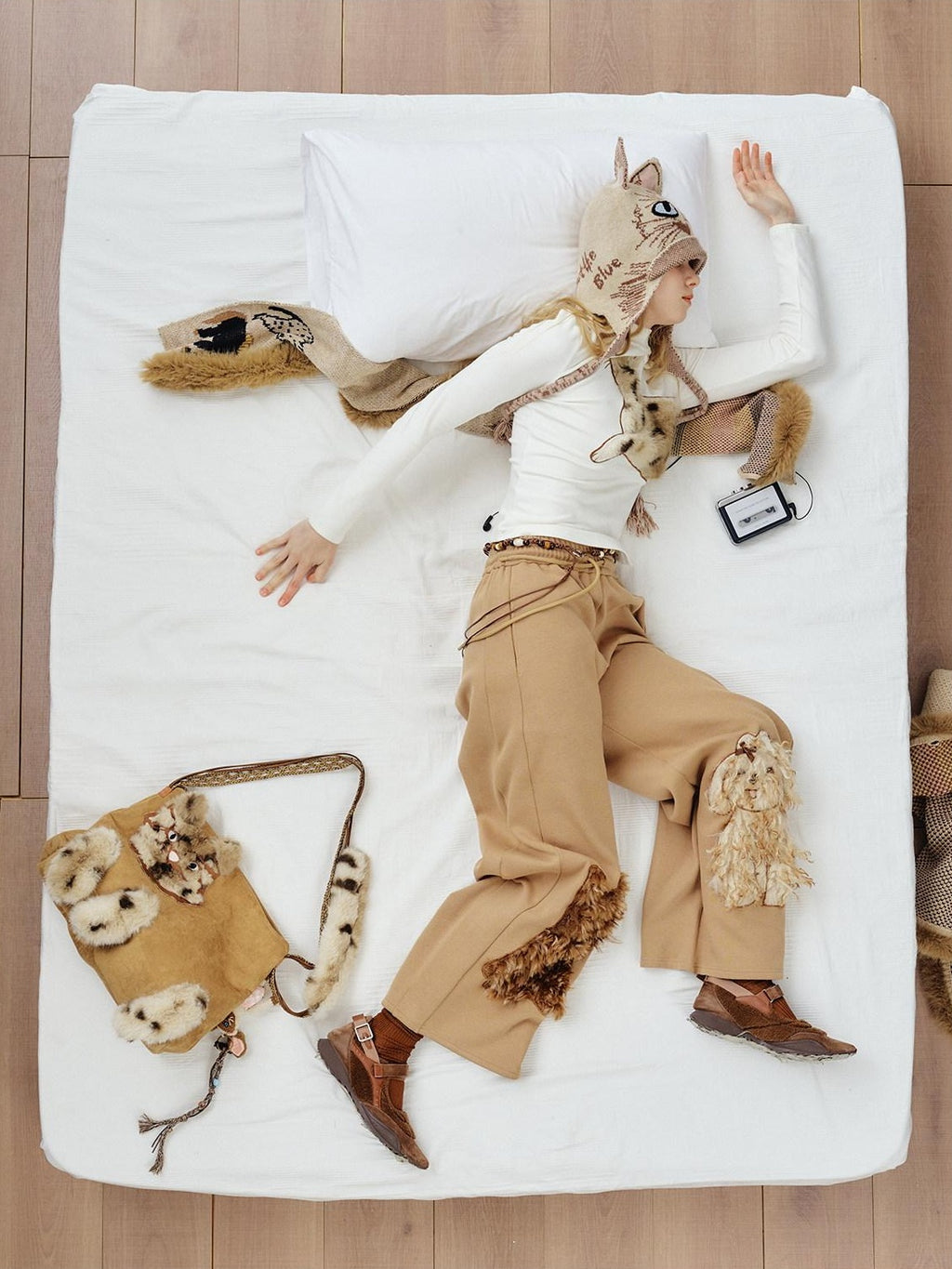 Outthe Blue High Waist Asymmetric Embroidered Applique Loose Straight Camel Sweatpants