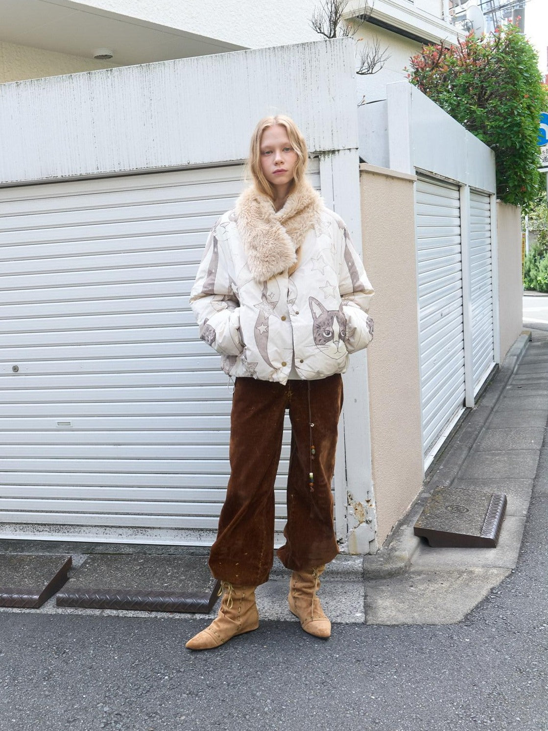 Outthe Blue Warm 90% Duck Down Short Cartoon Print Commuter Women Light Beige Down Jackets