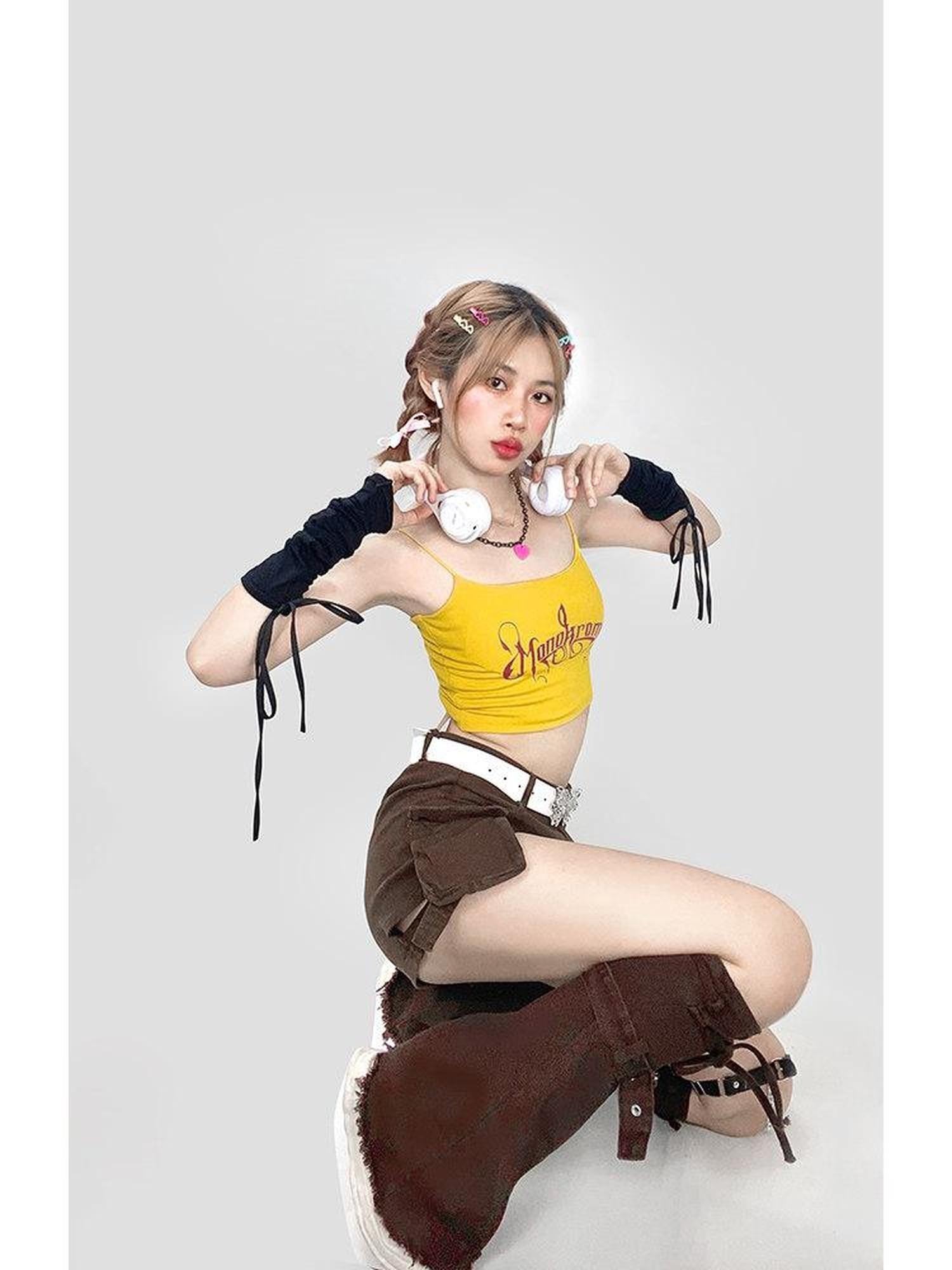 REDDACHIC Deep Brown Vintage Cargo Pocket High Waist Unique Design Women'S Denim Shorts