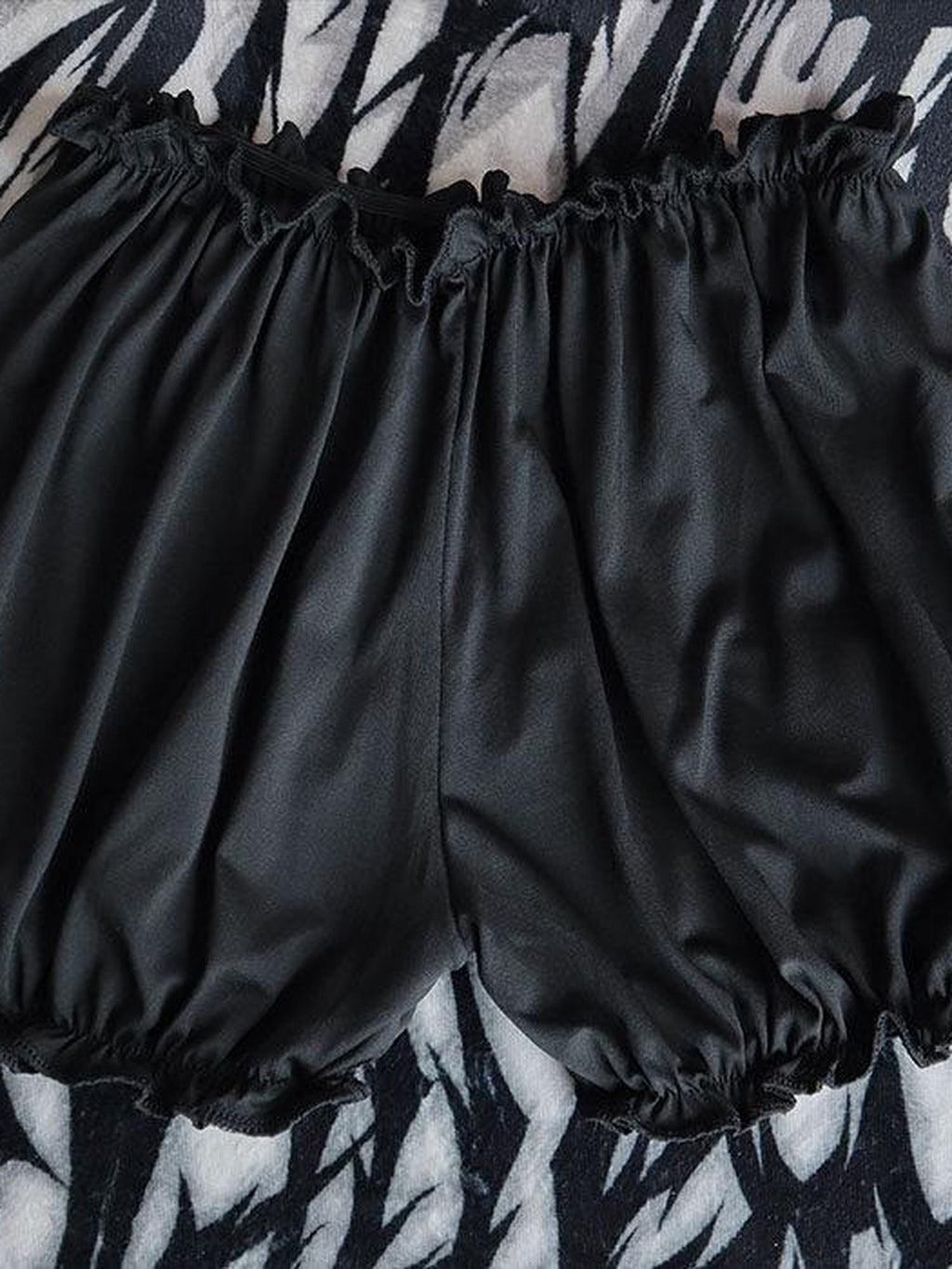 WSW Safety Lined Ruffle Trim Mid Waist Boyshorts Women Black White Short Trousers