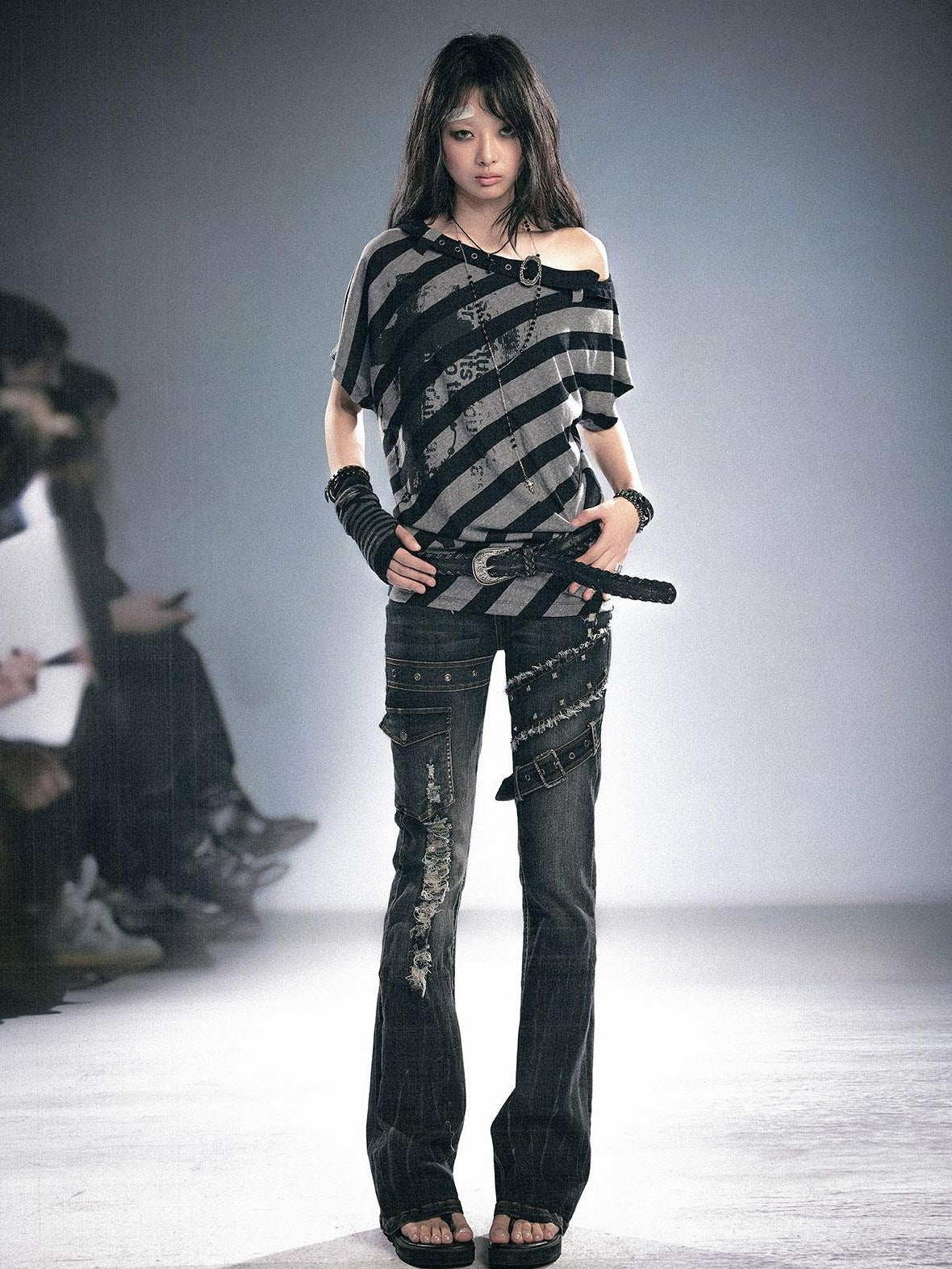 Cest Nous Studded Straight Leg Low Rise Slight Stretch Zip Fly Women Washed Black Jeans