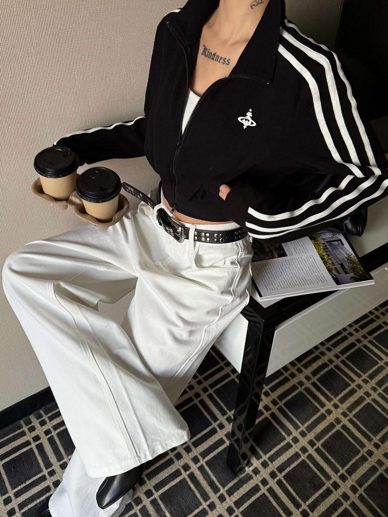ZERO Slim Fit Stand Collar Zip Short Casual Printed Black Women Polyester Sweatshirt