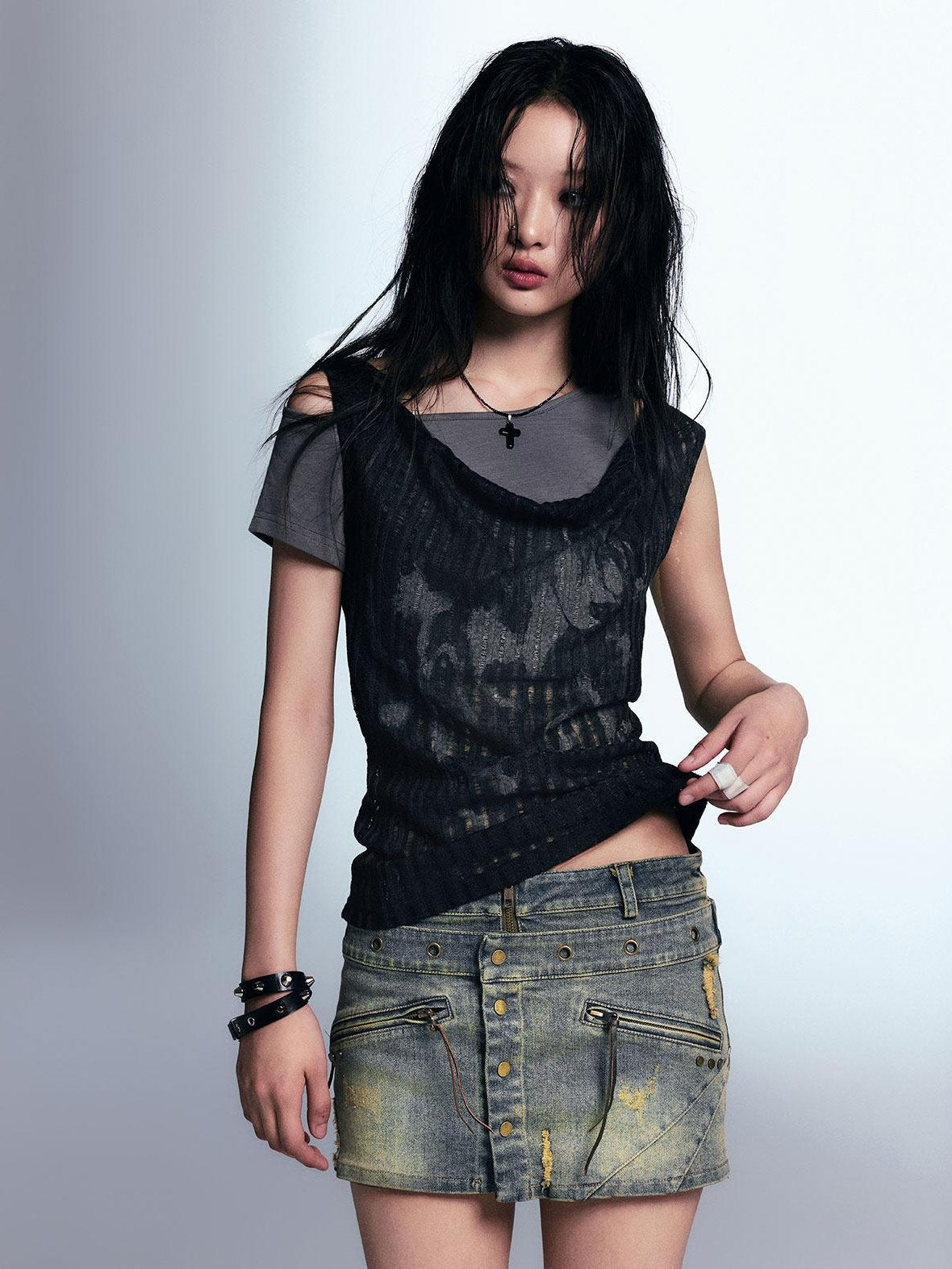Cest Nous Bamboo Cotton Slim Fit Slant Neck Graffiti Print Women Shortsleevet-Shirts