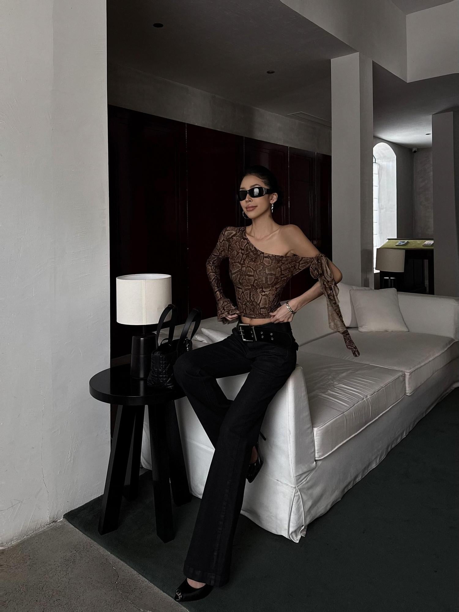 ZERO Rhinestone Mesh Snake Print Slim Asymmetric Neck Stretch Long Sleeve Crop Tops