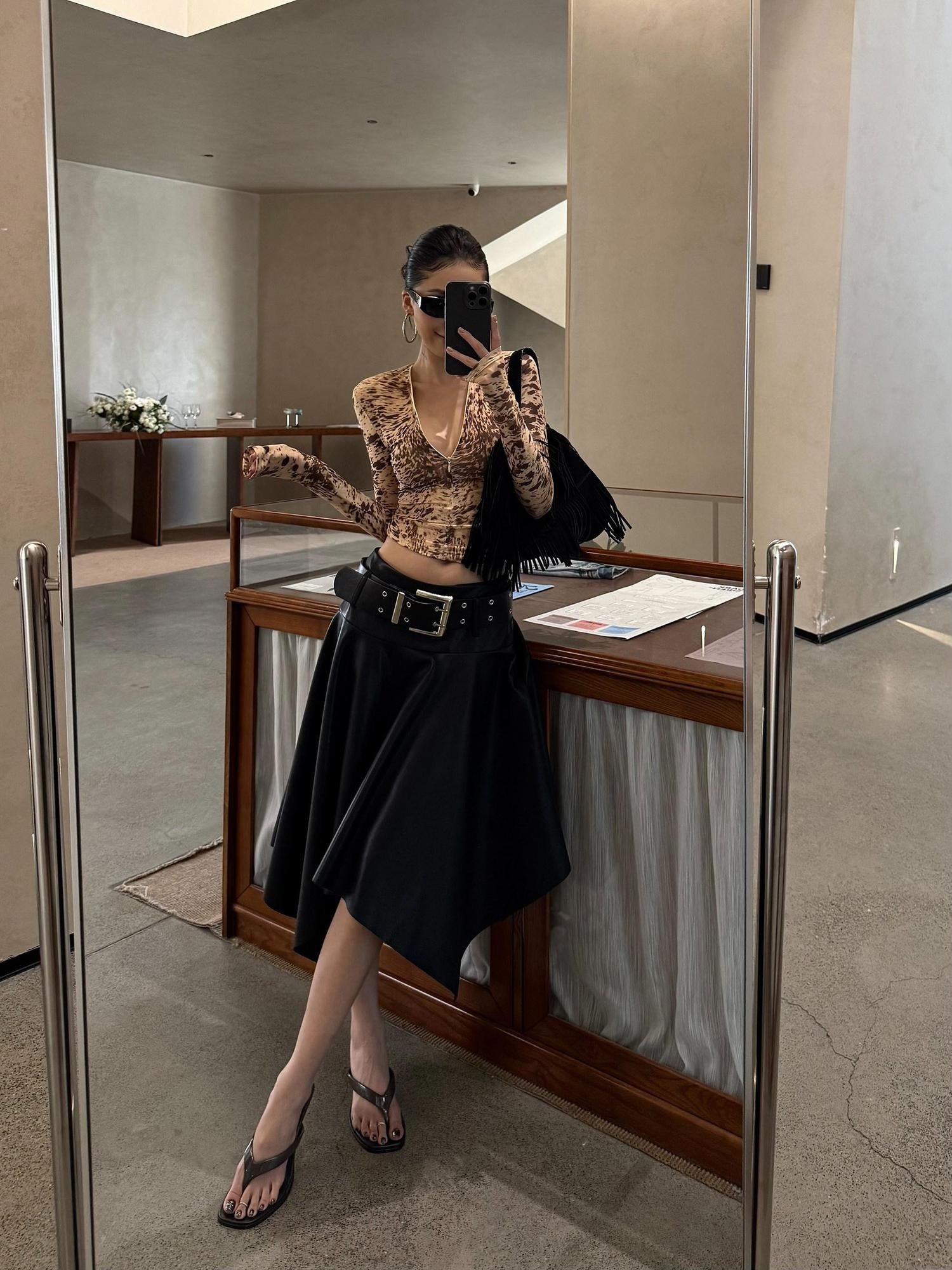 ZERO Leopard Print V-neck Slim Fit Casual Thin Polyester Women Long Sleeve Crop Tops