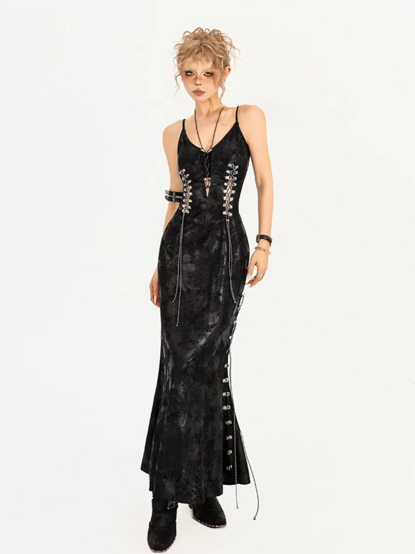 Nico Molly Tie Waist Gothic V-neck Spaghetti Strap Black Slim Maxi Dresses